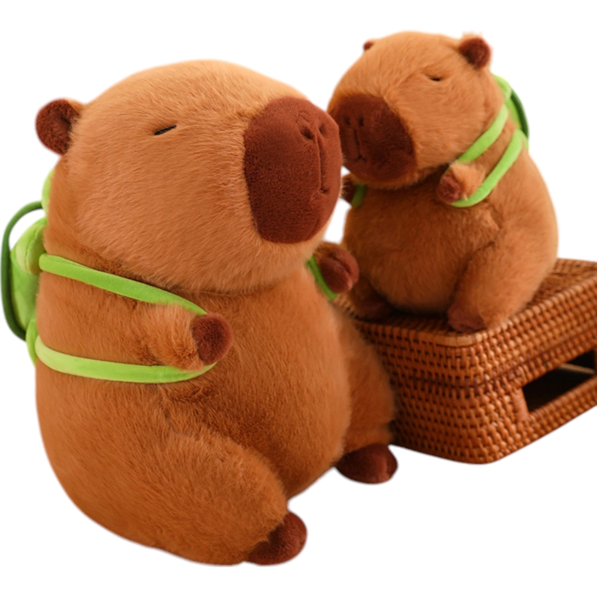 KAPIBARA - MASKOTKA CAPYBARA PLUSZOWA KAPIBARA Z PLECAKIEM 25CM