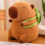 KAPIBARA - MASKOTKA CAPYBARA PLUSZOWA KAPIBARA Z PLECAKIEM 25CM